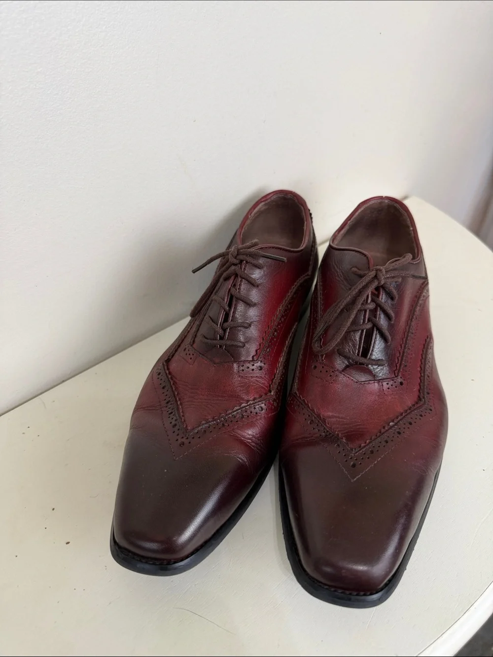 (2391) Men's Burgundy Leather Wingtip Derby Shoes, Size: 9.5